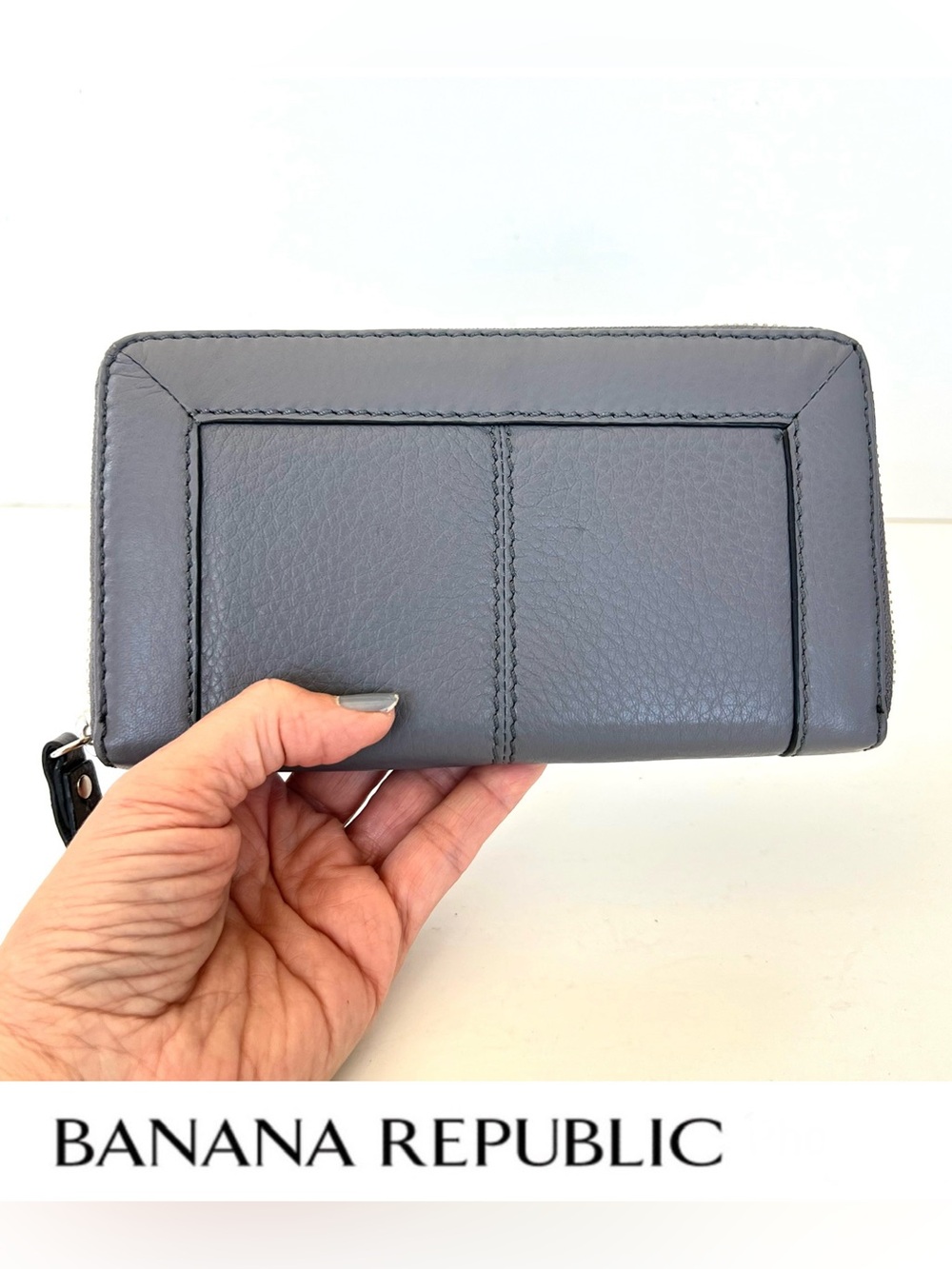 BANANA REPUBLIC Grey Pebbled Smooth Luxury Leather Full Zipper Wallet NWT